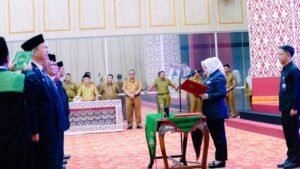 Pelantijan Pejabat Eselon II di Lingkungan Pemkab Musi Rawas olehBupati Hj. Ratna Machmud