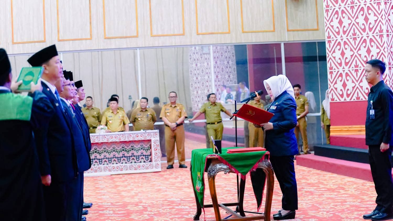 Pelantijan Pejabat Eselon II di Lingkungan Pemkab Musi Rawas olehBupati Hj. Ratna Machmud