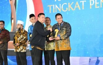 Walikota Pagar Alam Raih Penghargaan, Sukses Turunkan Angka Pengangguran