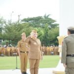 Bupati Musi Rawas H. Ratna MachmudPimpin Apel dan Beri Penghargaan ASN Pensiun