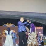 Ketua TP PKK Kabupaten Musi Rawas H. Riza Novianto Gustam, Ikuti Ajang fashion show wastra Sumatera Selatan